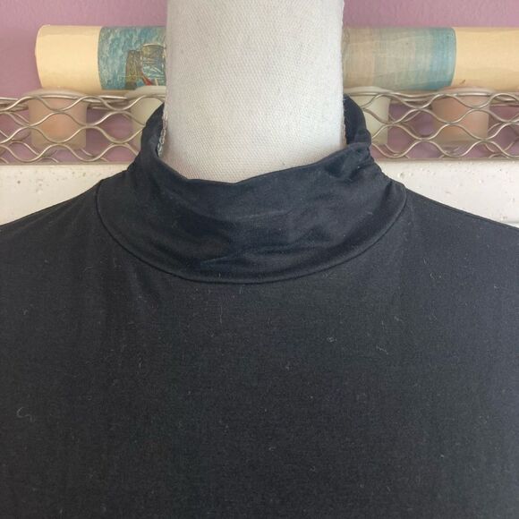 Chico's Classic Black Sleeveless longer Top w/ mock turtle higher neck NWOT - Picture 2 of 6